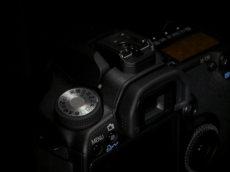 Illustration for article titled Canon EOS 50D Official: 15-Megapixel Prosumer DSLR Is First With Digic 4 Processor